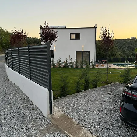 Goel Manzarali Lueks Villa *